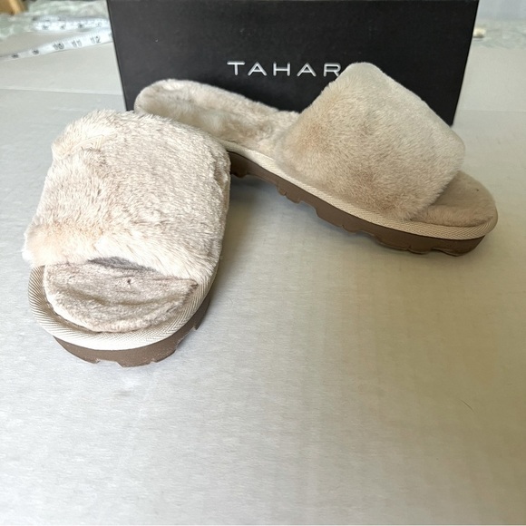 NWB Tahari Monia fuzzy slipper natural size 6M - Picture 1 of 9